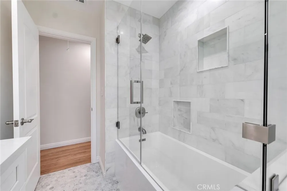19815 Bassett Street Winnetka, CA 91306
