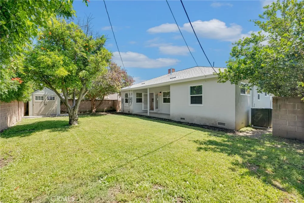 19815 Bassett Street Winnetka, CA 91306