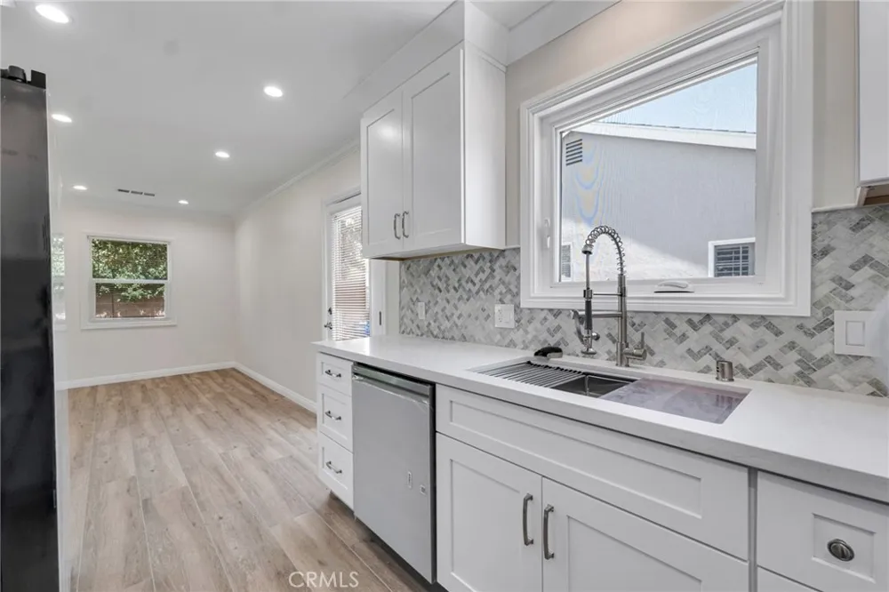 19815 Bassett Street Winnetka, CA 91306
