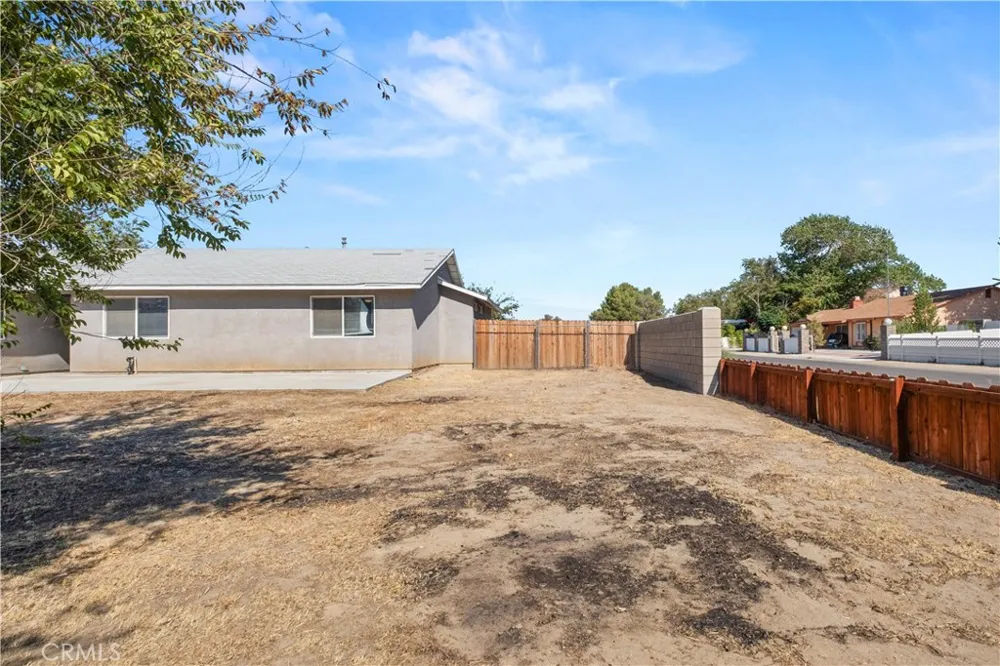 40904 168th E Lake Los Angeles, CA 93535