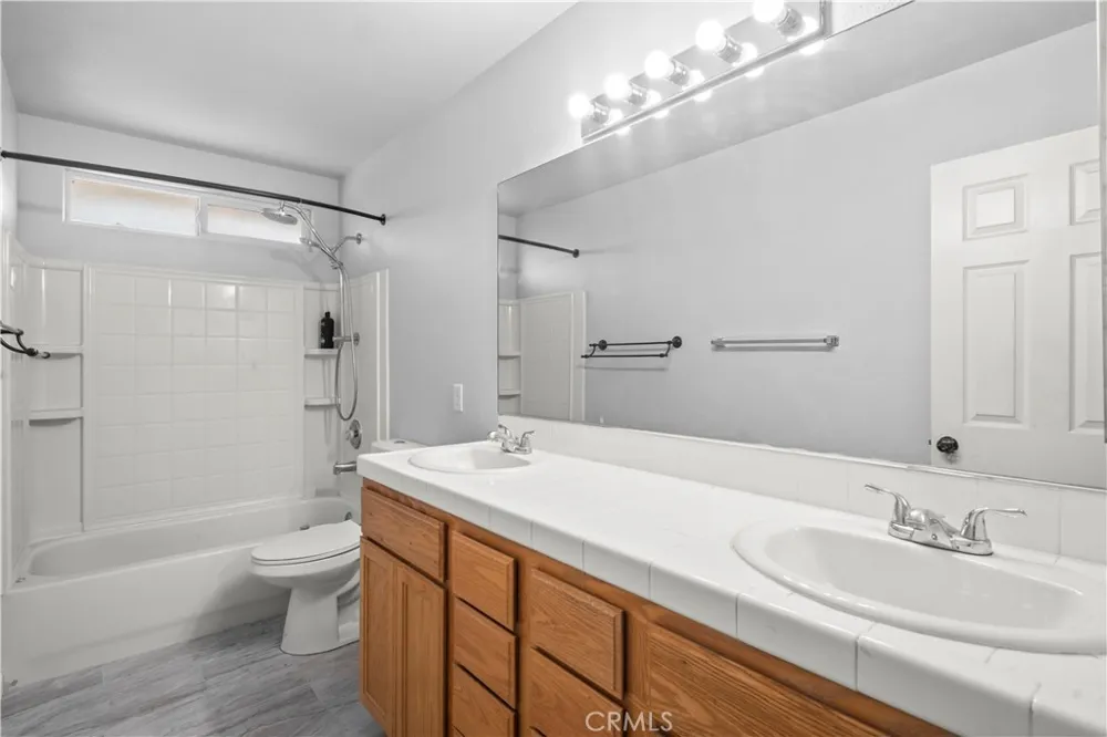 40904 168th E Lake Los Angeles, CA 93535