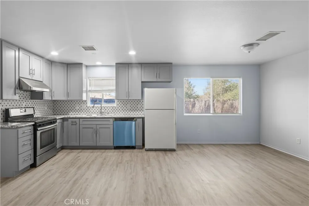 40904 168th E Lake Los Angeles, CA 93535
