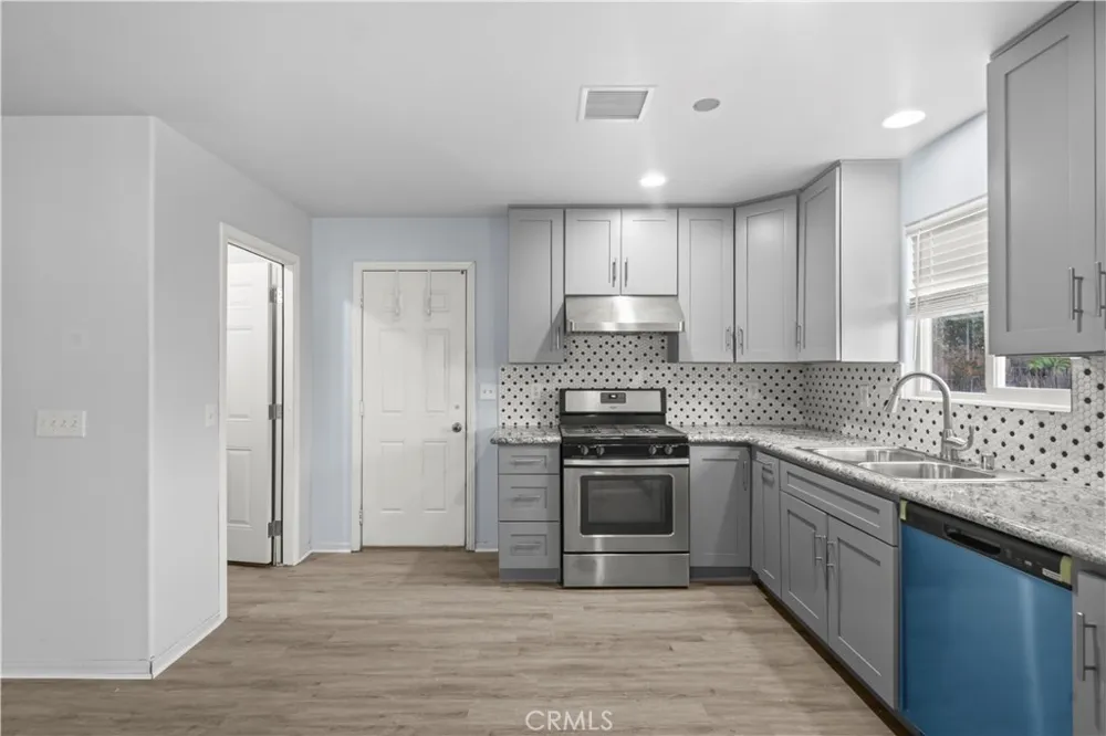 40904 168th E Lake Los Angeles, CA 93535