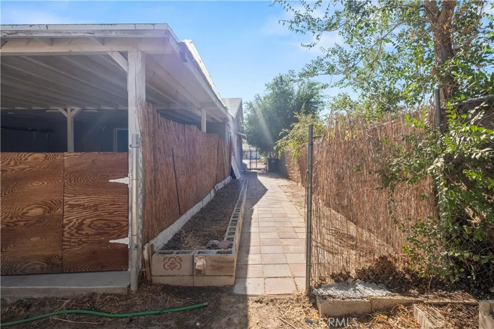 40904 168th E Lake Los Angeles, CA 93535