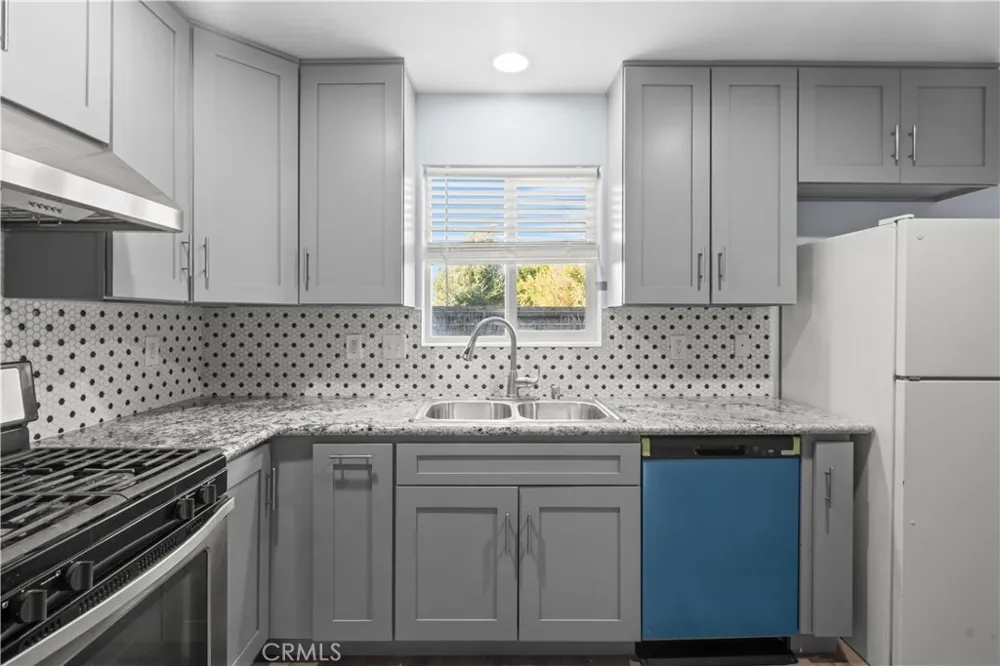 40904 168th E Lake Los Angeles, CA 93535