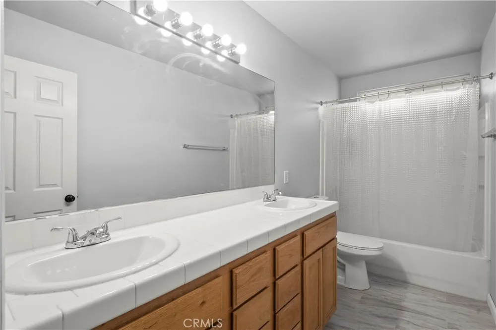 40904 168th E Lake Los Angeles, CA 93535