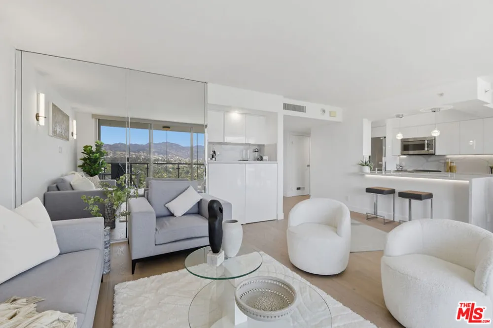 201 Ocean Avenue #1910B Santa Monica, CA 90402