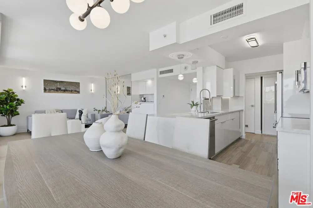 201 Ocean Avenue #1910B Santa Monica, CA 90402