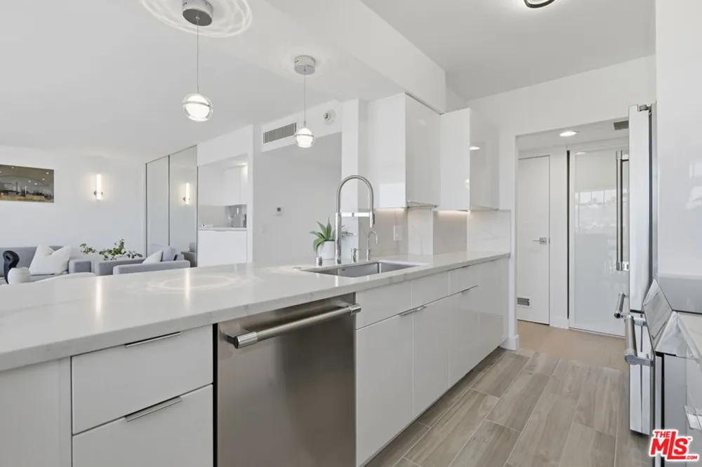 201 Ocean Avenue #1910B Santa Monica, CA 90402
