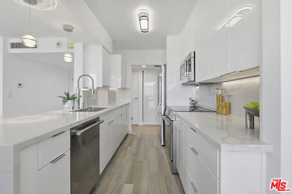 201 Ocean Avenue #1910B Santa Monica, CA 90402
