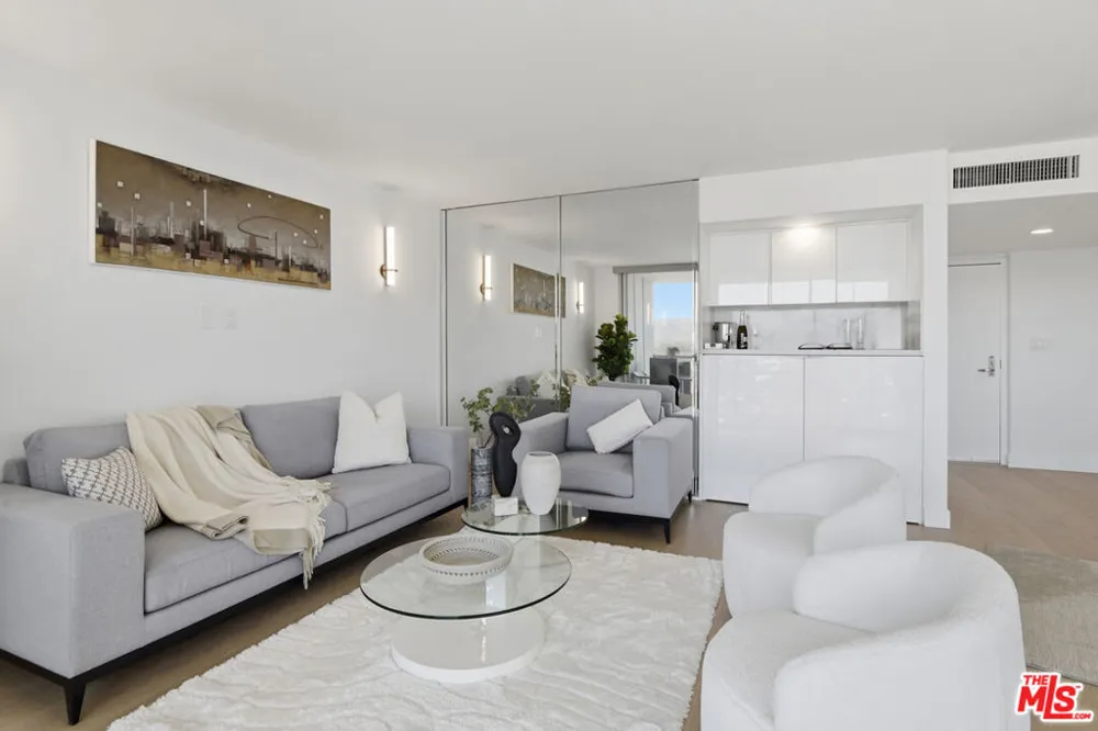 201 Ocean Avenue #1910B Santa Monica, CA 90402