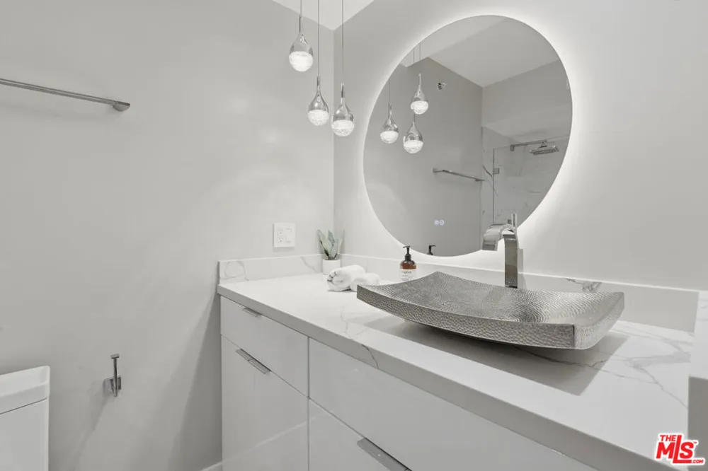 201 Ocean Avenue #1910B Santa Monica, CA 90402