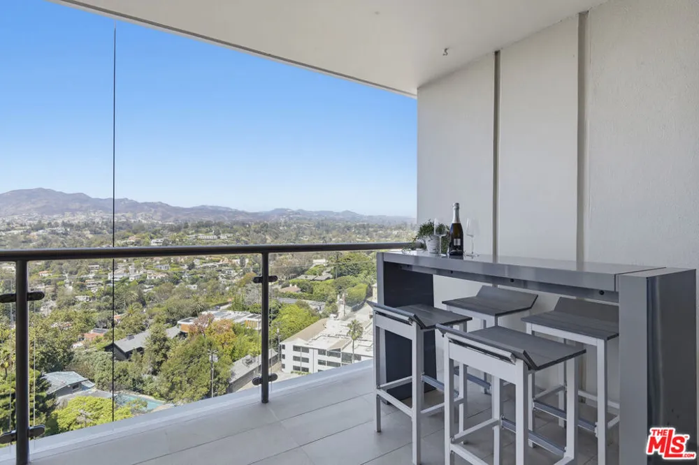 201 Ocean Avenue #1910B Santa Monica, CA 90402