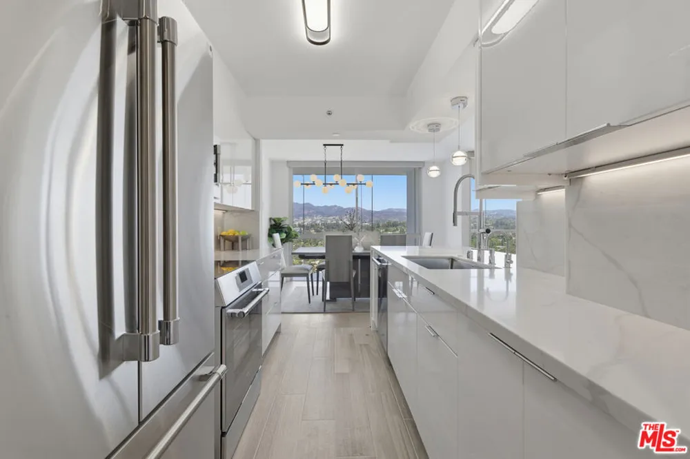 201 Ocean Avenue #1910B Santa Monica, CA 90402