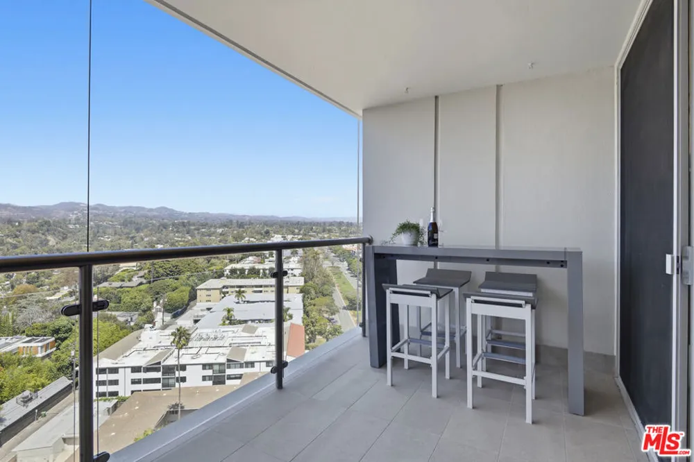 201 Ocean Avenue #1910B Santa Monica, CA 90402