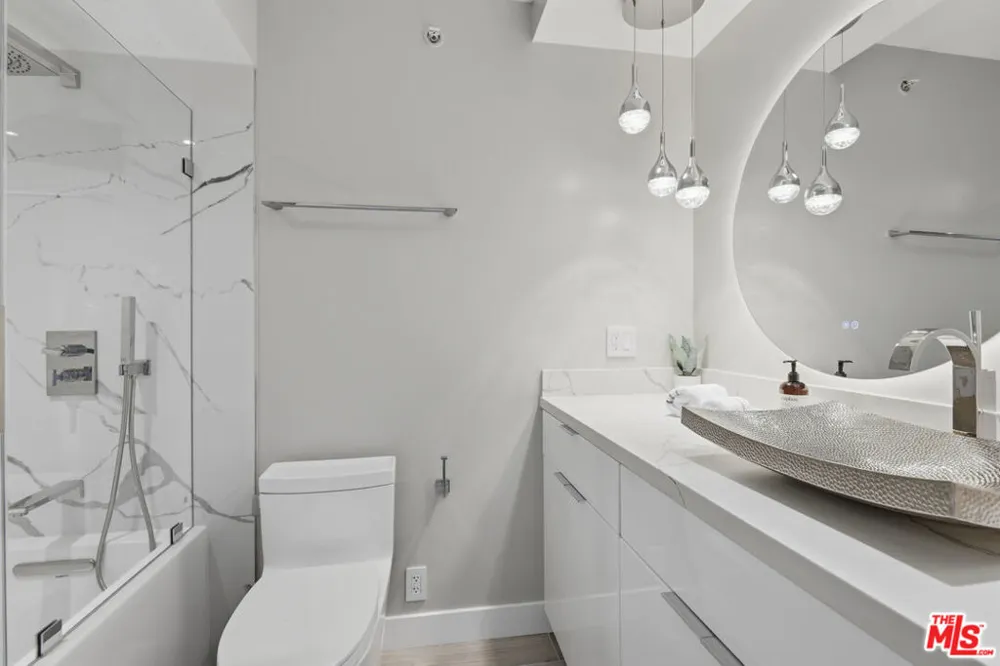 201 Ocean Avenue #1910B Santa Monica, CA 90402