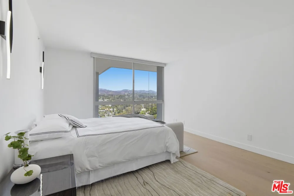 201 Ocean Avenue #1910B Santa Monica, CA 90402