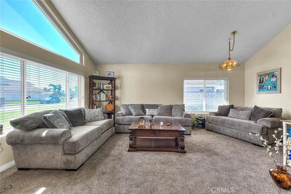 660 S Pampas Ave Rialto, CA 92376