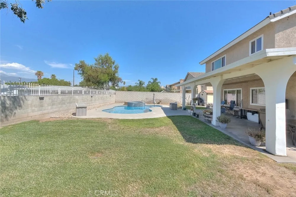 660 S Pampas Ave Rialto, CA 92376