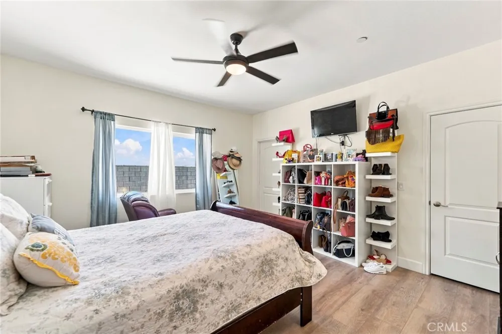 16079 Molino Victorville, CA 92395