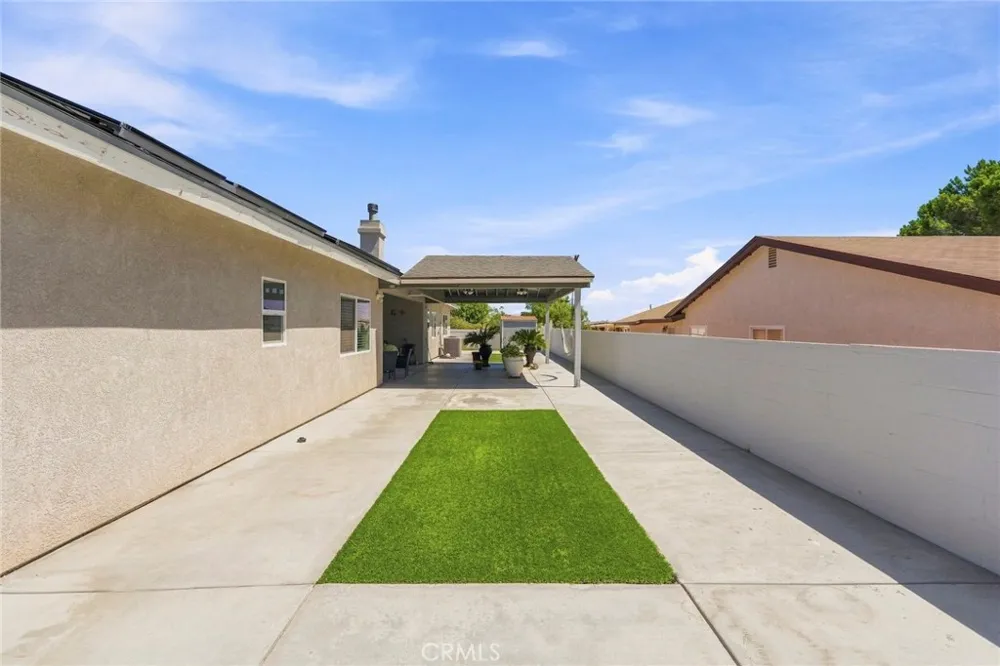 16079 Molino Victorville, CA 92395