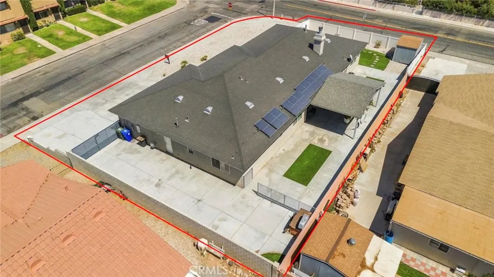 16079 Molino Victorville, CA 92395