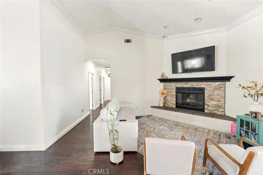 16079 Molino Victorville, CA 92395