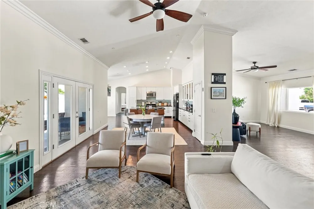 16079 Molino Victorville, CA 92395