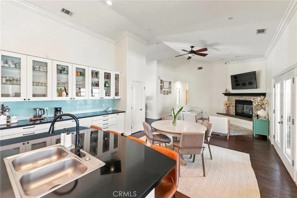 16079 Molino Victorville, CA 92395
