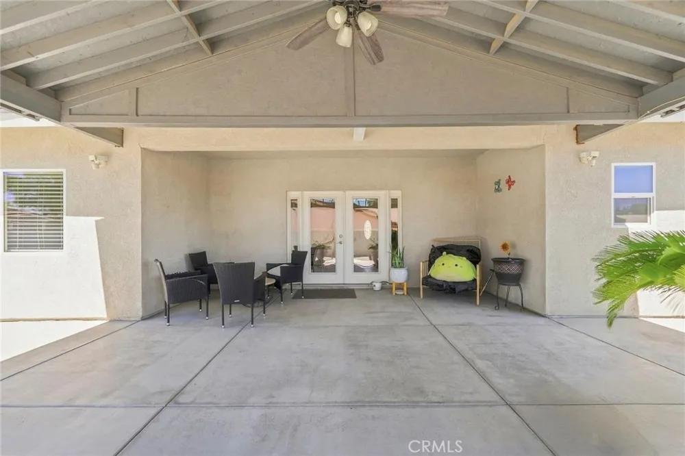 16079 Molino Victorville, CA 92395