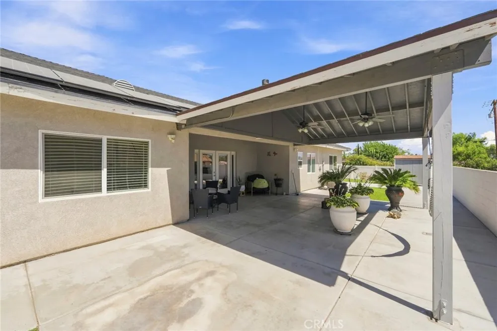 16079 Molino Victorville, CA 92395