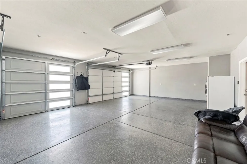 16079 Molino Victorville, CA 92395