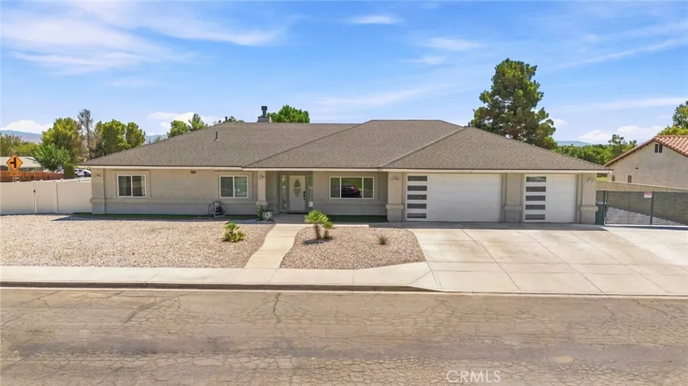 16079 Molino Victorville, CA 92395