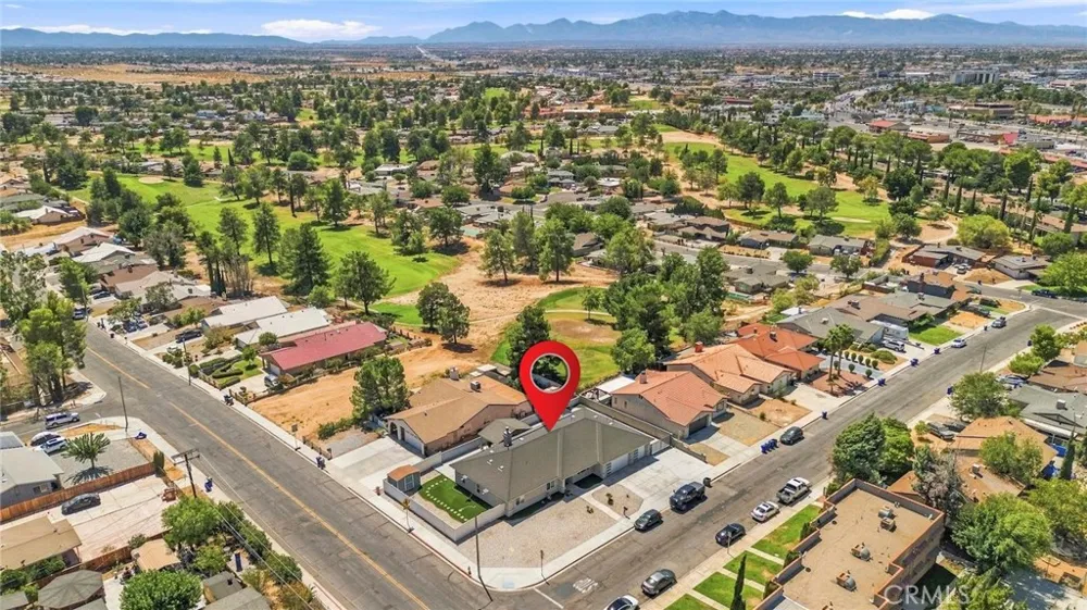 16079 Molino Victorville, CA 92395