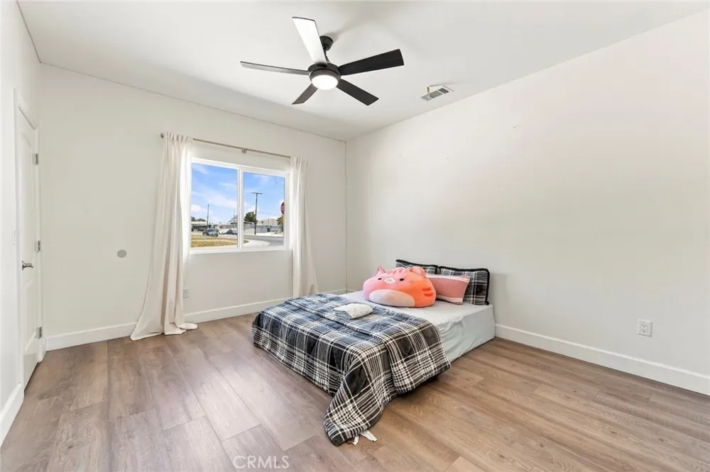 16079 Molino Victorville, CA 92395