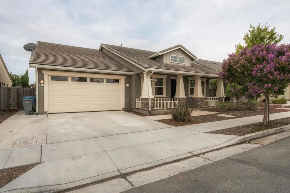1225 Steinbeck Drive Hollister, CA 95023