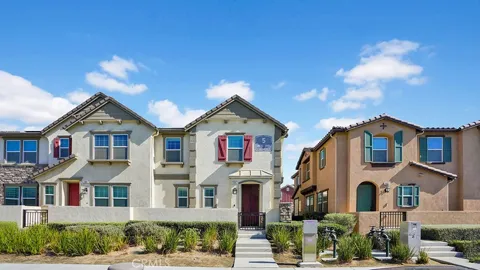 3985 E Huntington