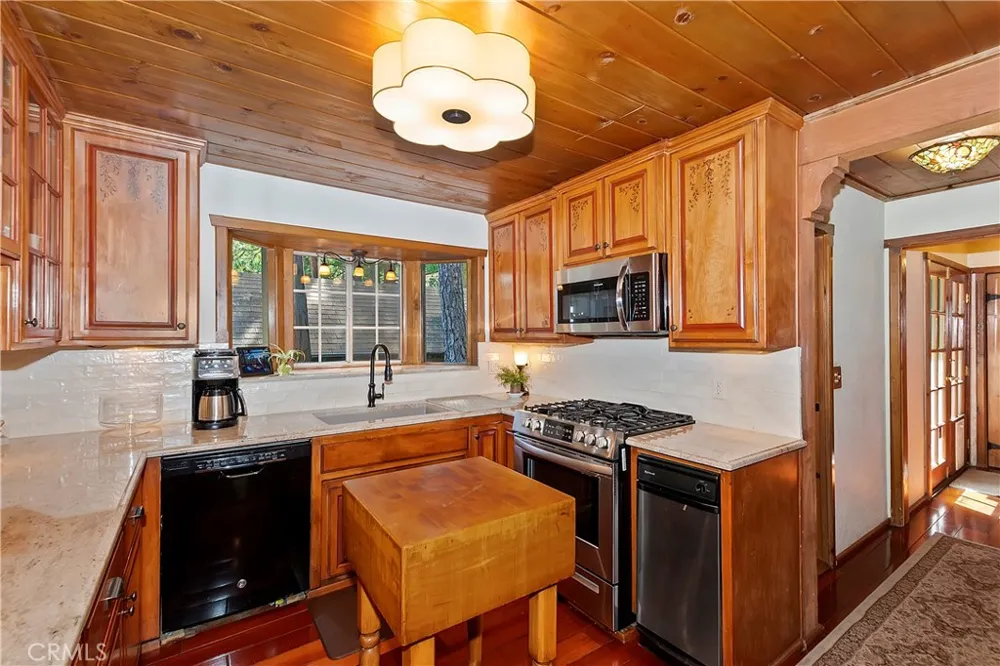 23280 Brookside Road Crestline, CA 92325
