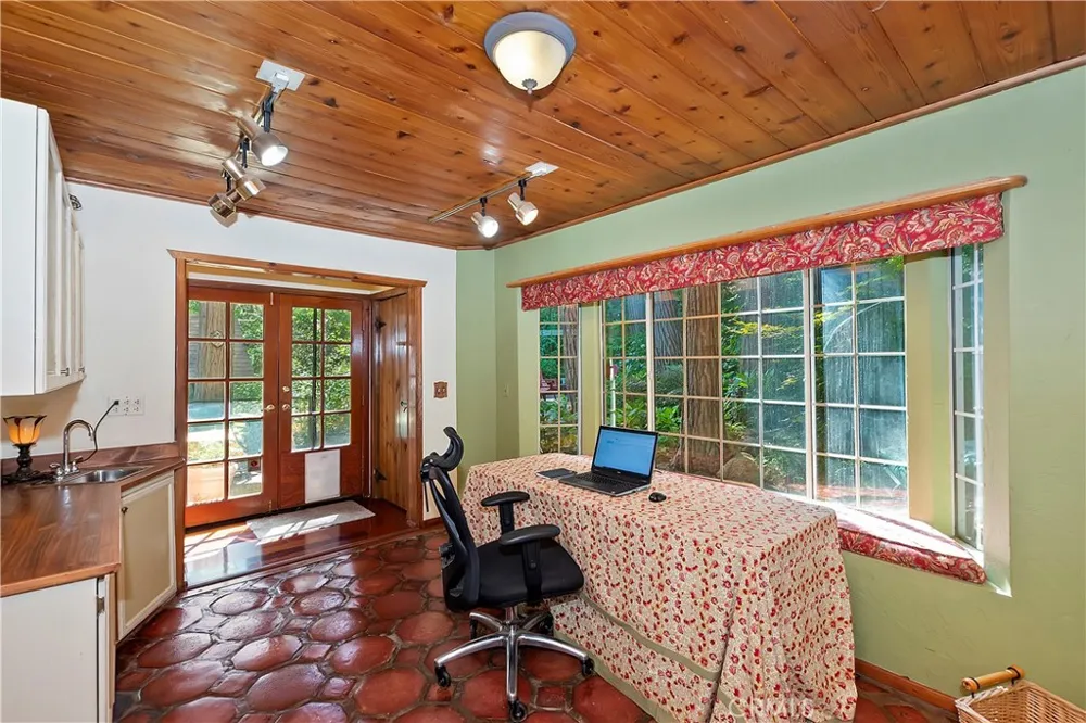 23280 Brookside Road Crestline, CA 92325