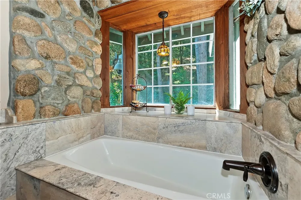 23280 Brookside Road Crestline, CA 92325