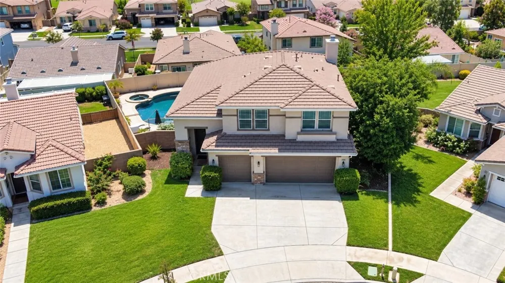 34293 Oakwood Yucaipa, CA 92399