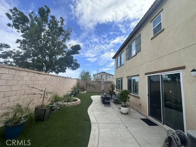 6389 Bluestone Fontana, CA 92336