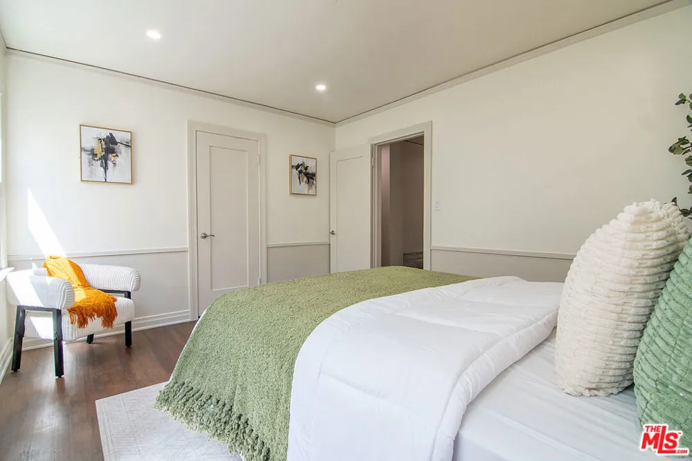 121 S Poinsettia Place Los Angeles, CA 90036