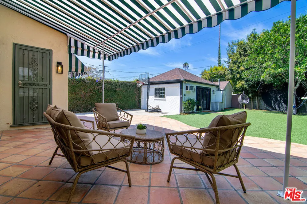 121 S Poinsettia Place Los Angeles, CA 90036