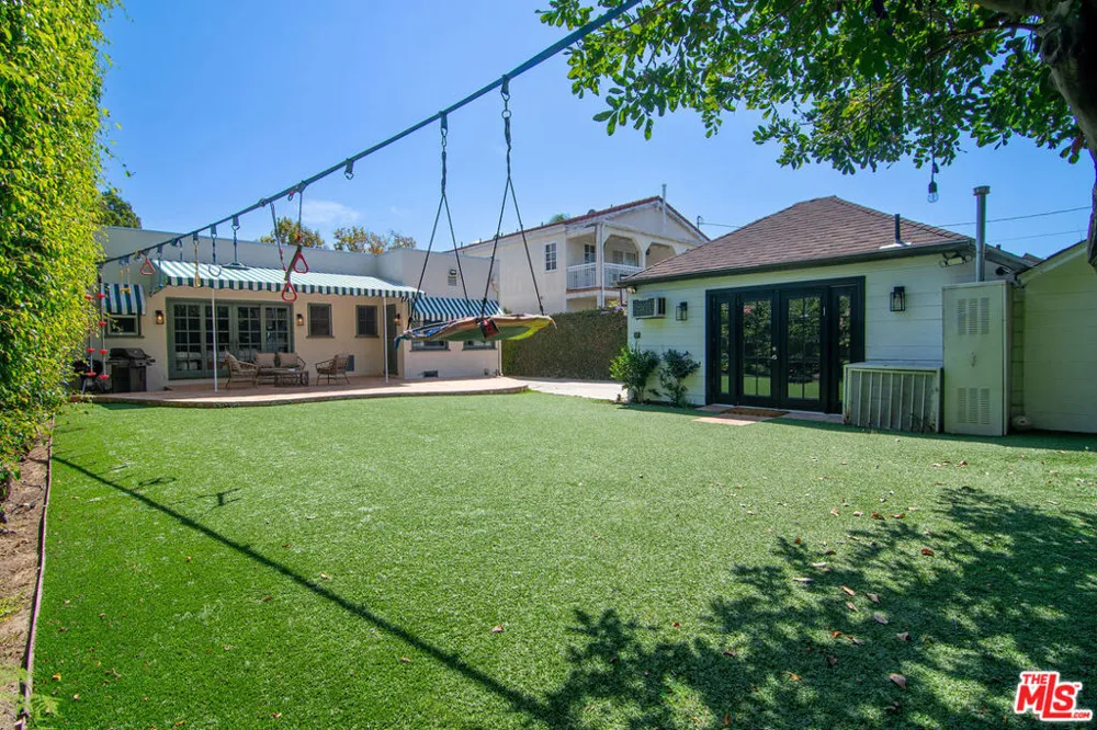 121 S Poinsettia Place Los Angeles, CA 90036
