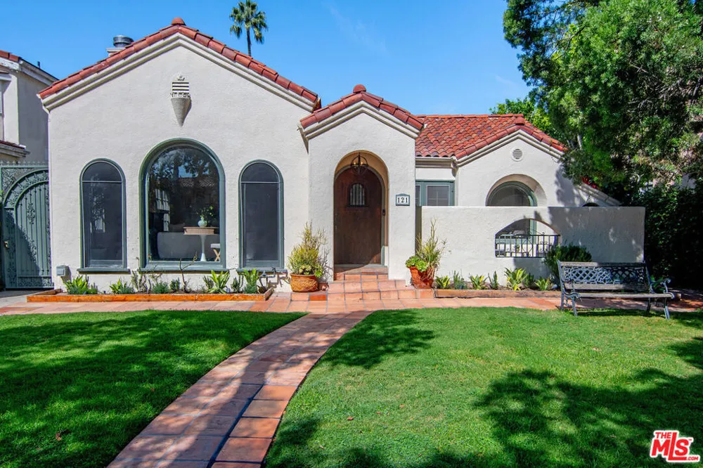 121 S Poinsettia Place Los Angeles, CA 90036