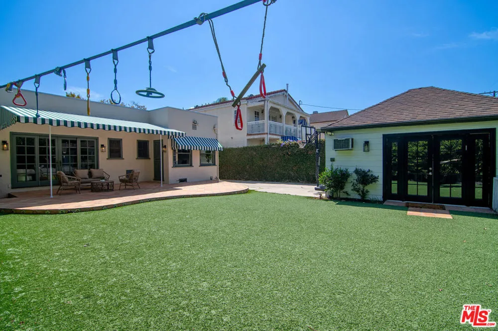 121 S Poinsettia Place Los Angeles, CA 90036