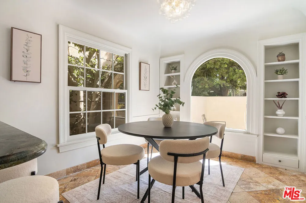 121 S Poinsettia Place Los Angeles, CA 90036