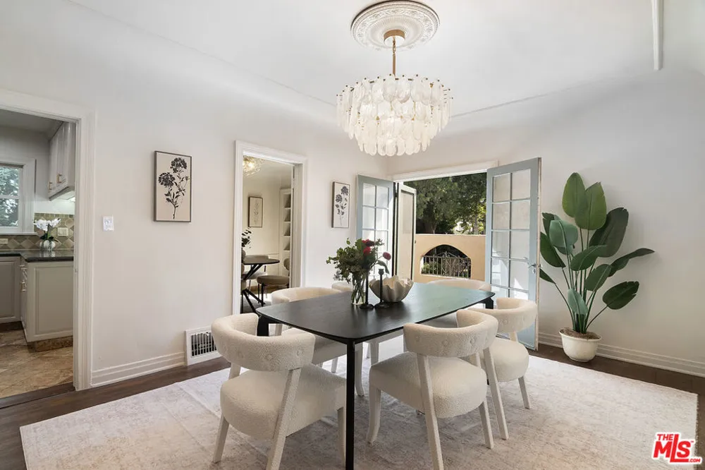 121 S Poinsettia Place Los Angeles, CA 90036