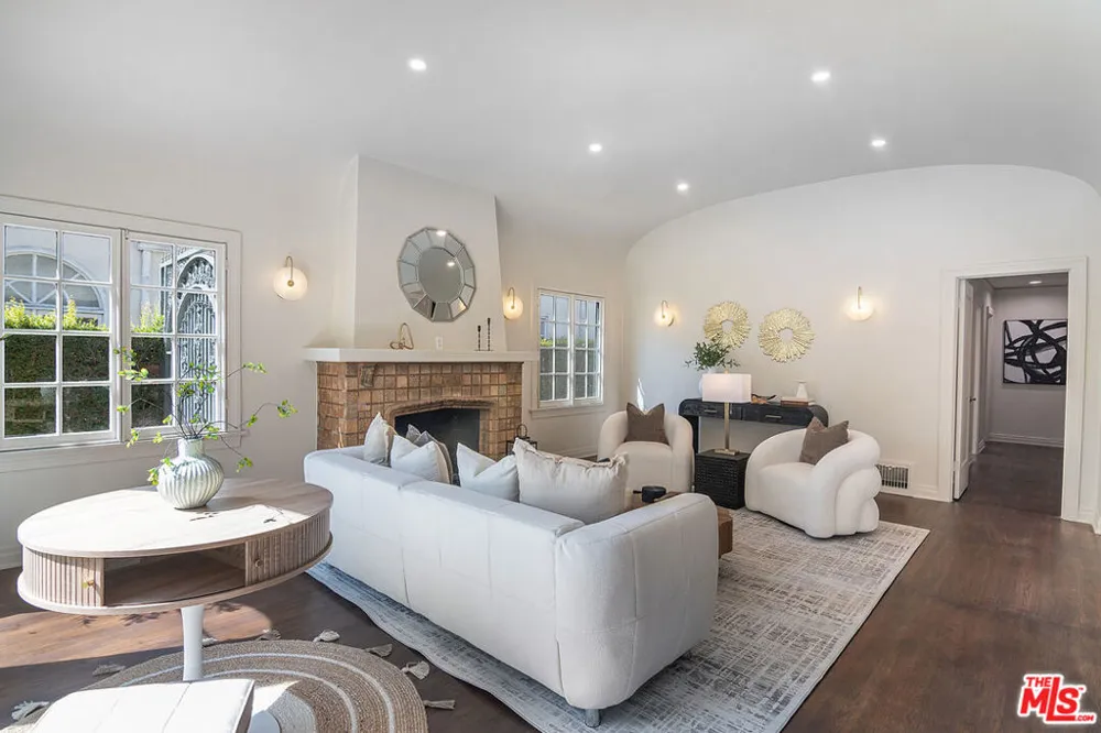 121 S Poinsettia Place Los Angeles, CA 90036